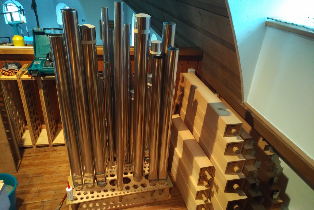 Ausgebaute Orgelpfeifen