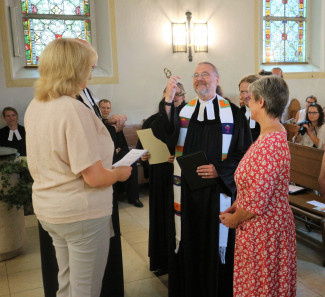 Pfr. Böhmländer erhält den Kirchenschlüssel