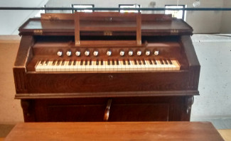 Harmonium der Versöhnungskirche Neunburg