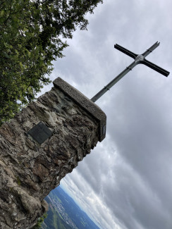 Gipfelkreuz_gr_Falkenstein_2024_EJ_Cham