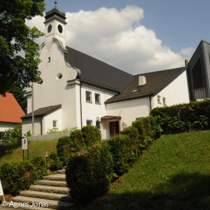 Kirche mit alter Treppe